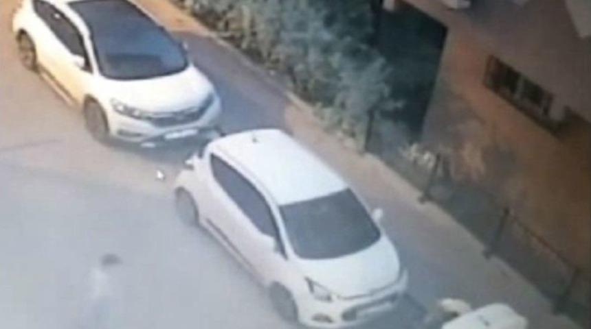 (&ouml;zel Haber) Otomobilin Bagajındaki Stepne Lastiği &Ccedil;aldı