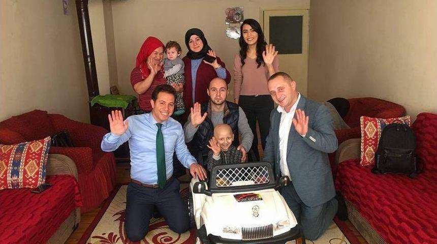 Minik Berat&rsquo;ın Ak&uuml;l&uuml; Araba Sevinci