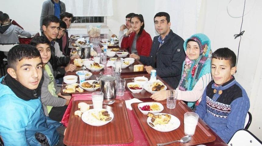 Kaymakam Kazez, &Ouml;ğrencilerin Konuğu Oldu