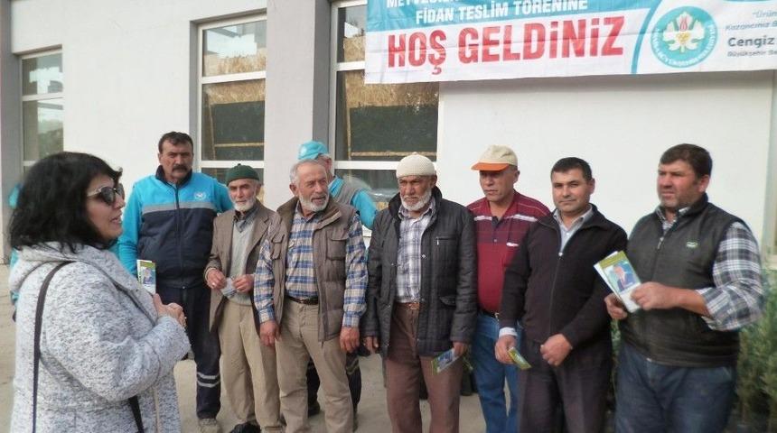 &Uuml;reticilere Zeytin Fidanı Desteği