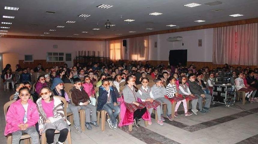 &Ouml;ğrencilerin &rsquo;3d&rsquo; Sinema Keyfi