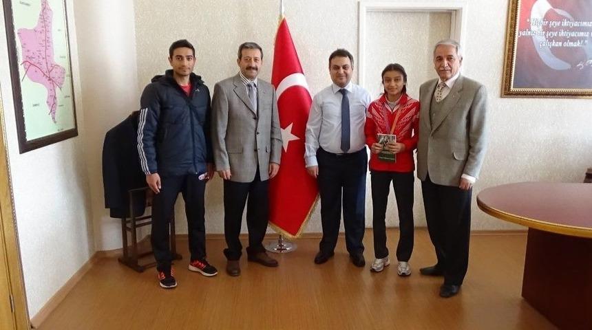 Kaymakam’dan Şampiyon Sporcuya Ödül