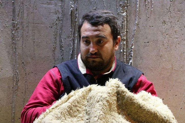 (özel Haber) Sokakta Kaldı Köprü Altını, Trenleri Kendine Ev Yaptı G5