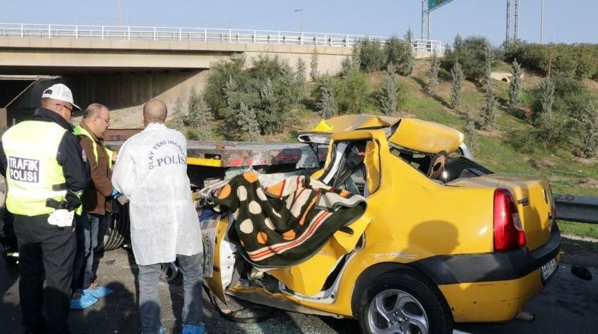 Ticari Taksi Tıra Arkadan Çarptı: 1 Ölü