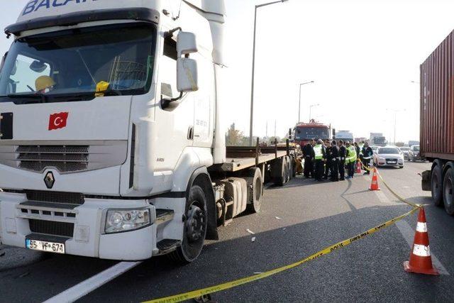 Ticari Taksi Tıra Arkadan Çarptı: 1 Ölü