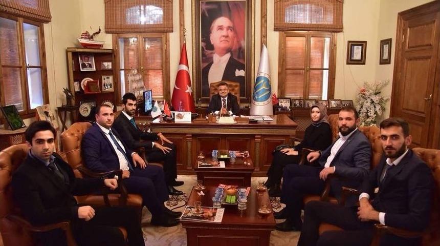 Ak Parti S&ouml;ğ&uuml;t İl&ccedil;e Gen&ccedil;lik Kolları&rsquo;ndan Başkan Yağcı&rsquo;ya Ziyaret