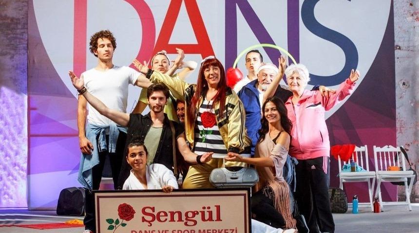 &ldquo;sen Kiminle Dans Ediyorsun&rdquo;un Başrol Oyuncuları İzmirlilerle Buluşuyor