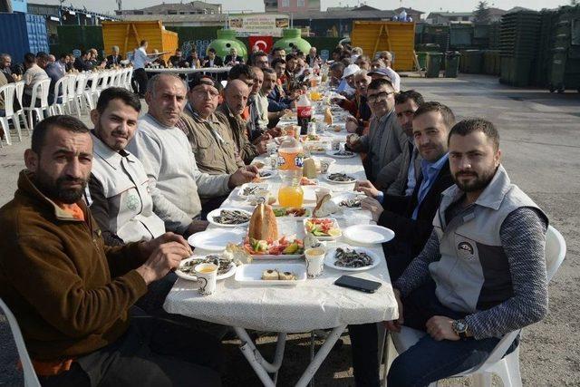 Başkan Baran İşçilerle Balık Yedi