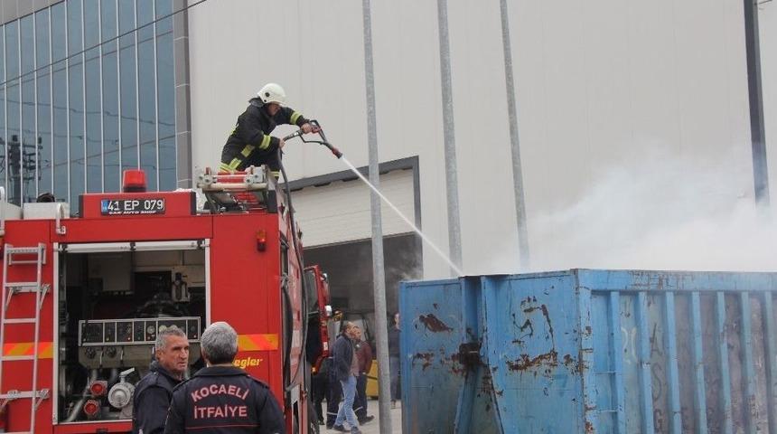 Atık Yangını İtfaiyeyi Harekete Geçirdi