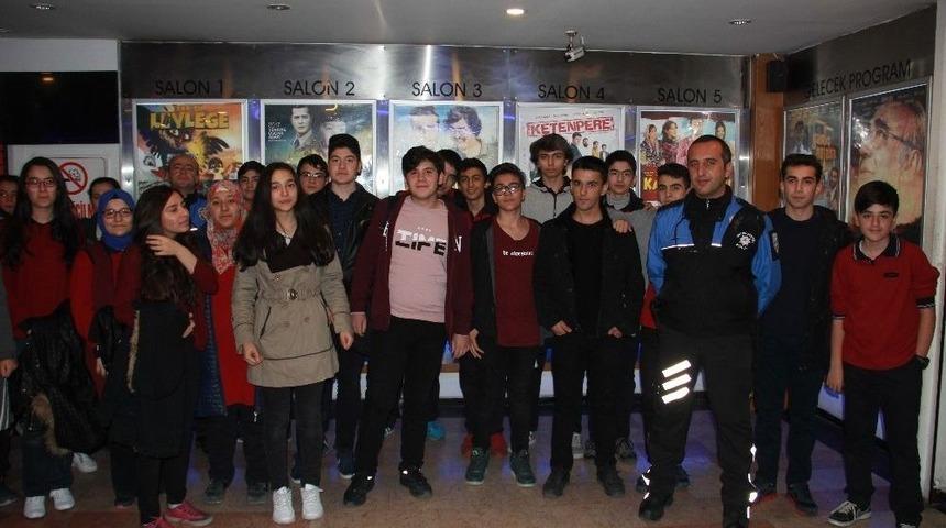 Emniyet, &Ouml;ğrencileri Sinema Şenliği İle Motive Etti