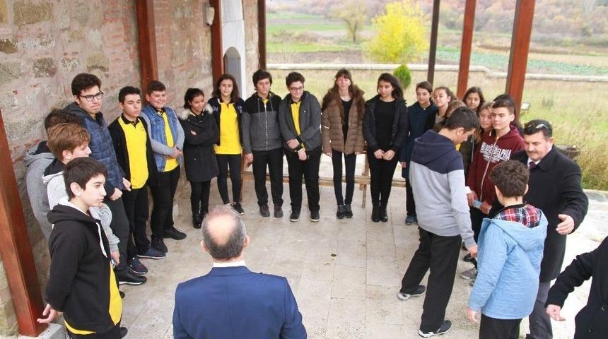 Tarih Dersini Tarihi Mekanları Gezerek İşliyorlar