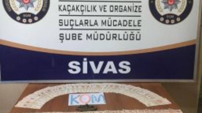 Otogarda Yakalanan Şahıslardan Sahte Para &Ccedil;ıktı