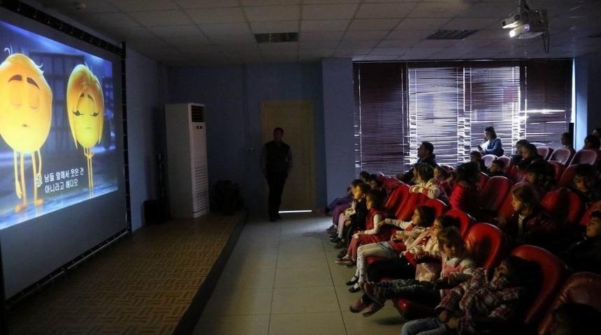 Liceli &Ccedil;ocuklar İ&ccedil;in Sinema G&uuml;nleri Başlatıldı