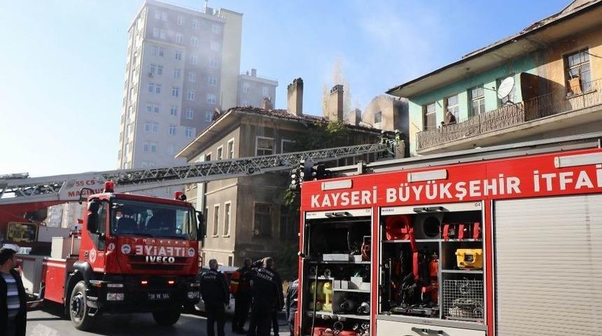 Metruk Binada &Ccedil;ıkan Yangın İtfaiye Ekiplerini Harekete Ge&ccedil;irdi