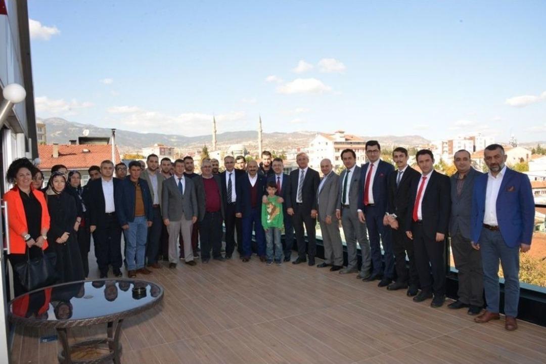 Gediz Meslek Y&uuml;ksekokulu M&uuml;d&uuml;r&uuml; Saraoğlu&rsquo;na Veda Yemeği