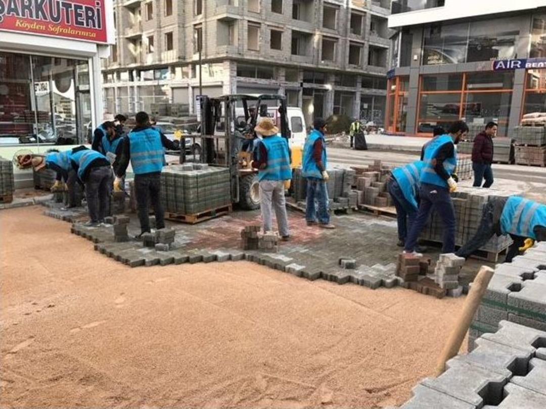 İpekyolu Belediyesi Yol Yenileme &Ccedil;alışmalarına Devam Ediyor