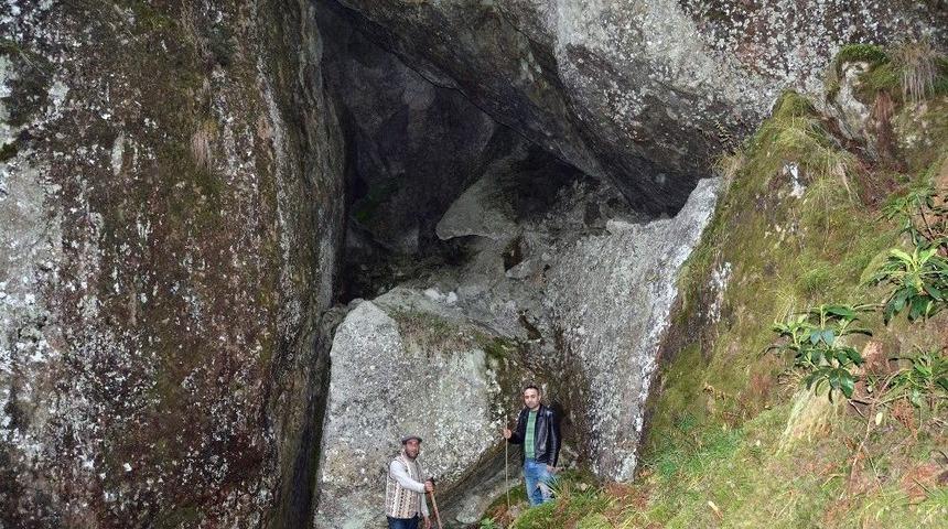 Hikayelerden Etkilendi, Esrarengiz Mağaraları Buldu