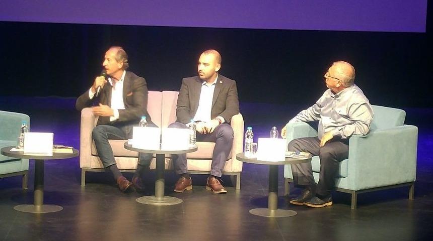 Futbolun Duayenleri Ataşehir&rsquo;de Gen&ccedil;lerle Buluştu