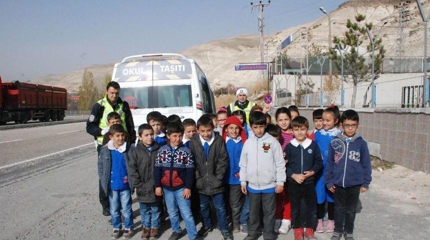 G&uuml;r&uuml;n&rsquo;de &Ouml;ğrencilere Trafik Eğitimi Verildi