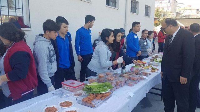 Kula’da Okul Yararına Kermes Düzenlendi