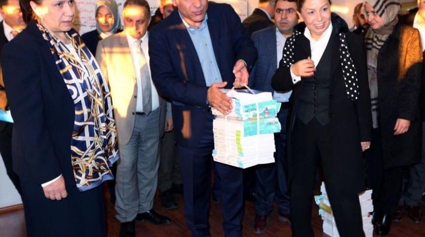 B&uuml;y&uuml;kşehir Bin &Ouml;ğrenciye 22 Bin 344 Kitap Dağıttı