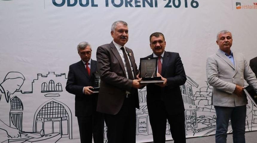 Başkan Karalar&rsquo;a Tarihi Kentler Birliği&rsquo;nden &Ouml;d&uuml;l