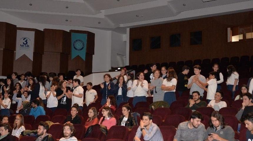 Siber Zorbalıkta &Ccedil;ocuklar B&uuml;y&uuml;k Risk Altında