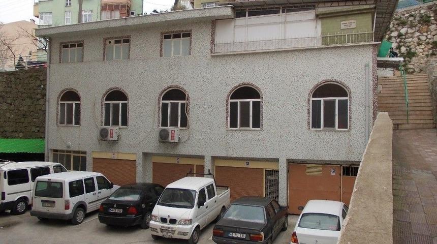 İzmit Belediyesi&rsquo;nden Camilere B&uuml;y&uuml;k Hizmet