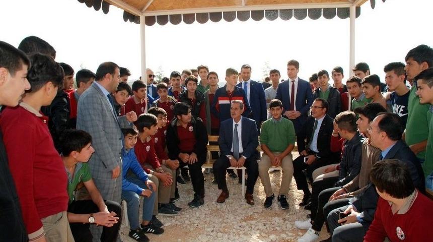 Vali Kalkancı&rsquo;dan &Ouml;ğrencilere S&uuml;rpriz