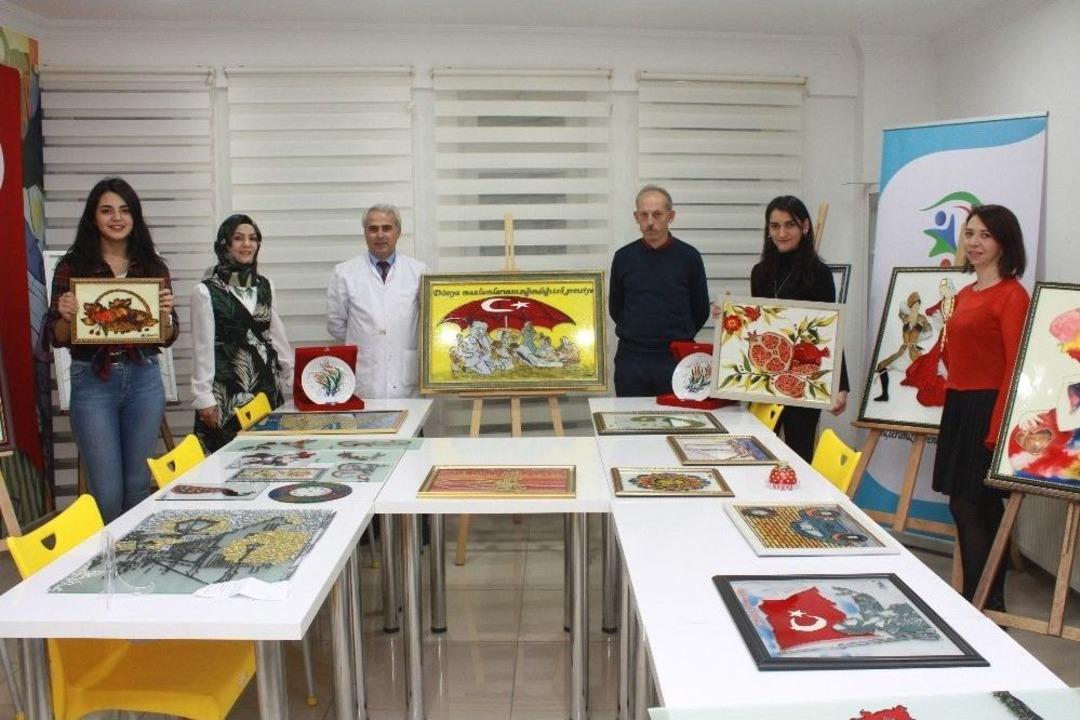 Tokat&rsquo;ta Şehit Yakınları Vitray Kursunda Buluştu