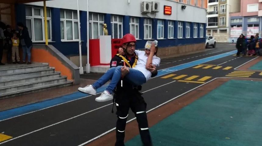 &Ccedil;anakkale Afad Ve Kızılay&rsquo;dan Ger&ccedil;eğini Aratmayan Tatbikat