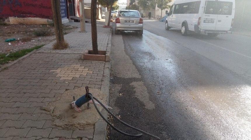 A&ccedil;ıkta Bırakılan Elektrik Kabloları Tehlike Sa&ccedil;ıyor