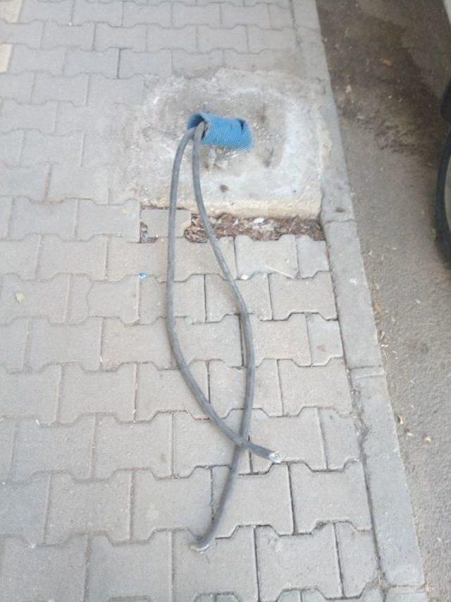 Açıkta Bırakılan Elektrik Kabloları Tehlike Saçıyor