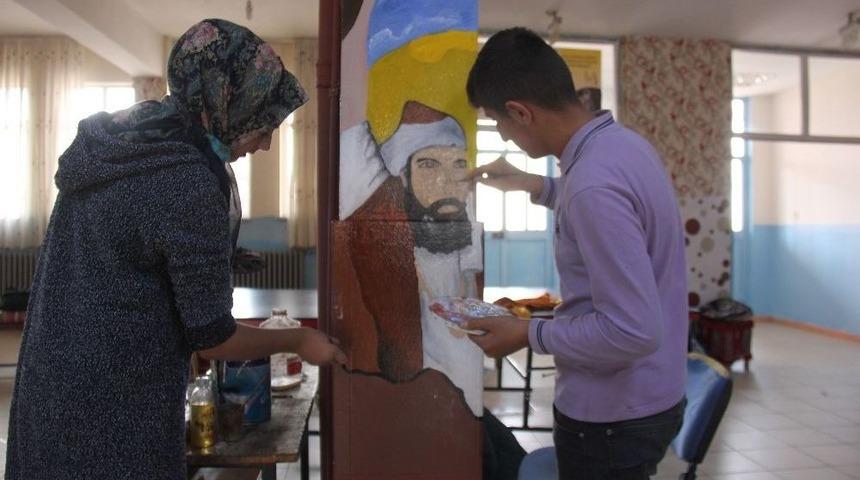 Okul Duvarlarını Sanat Eserine &Ccedil;evirdiler