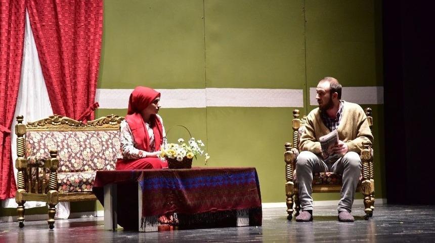 &ldquo;sessiz &Ccedil;ığlık&rdquo; Adlı Oyun Ayakta Alkışlandı