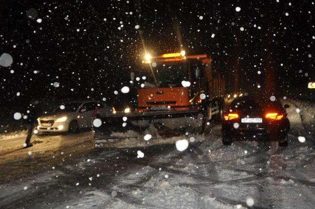 Antalya - Konya Karayolunda Kar Yağışı Trafiği Olumsuz Etkiledi