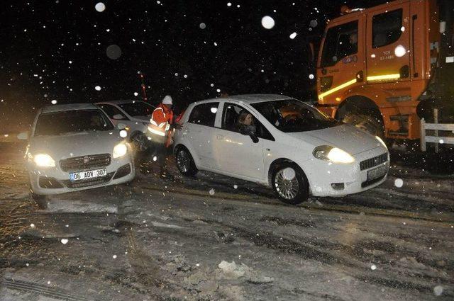 Antalya - Konya Karayolunda Kar Yağışı Trafiği Olumsuz Etkiledi