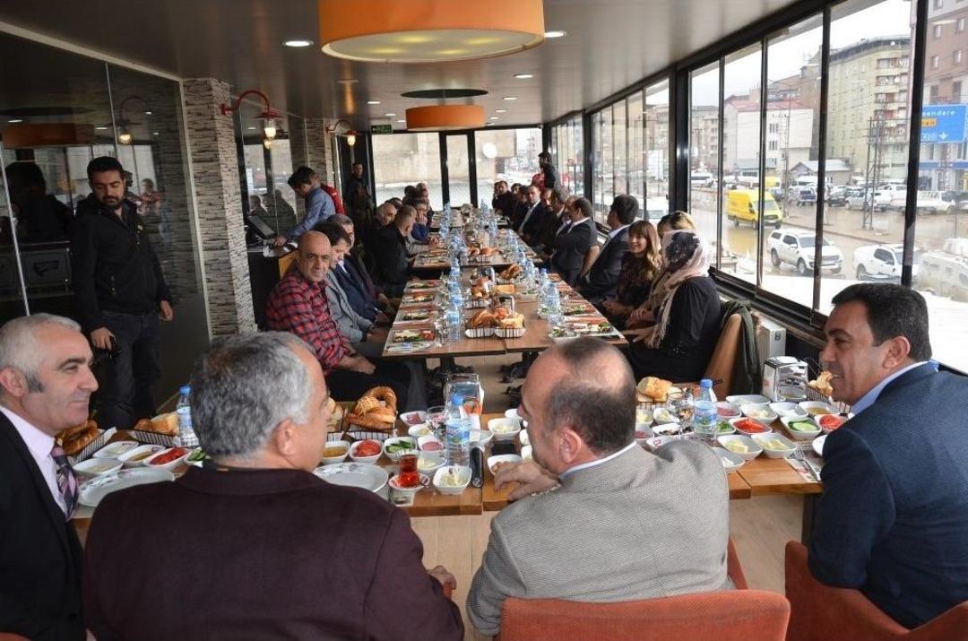 Kaymakam Kaşık&ccedil;ı, Esnafla Bir Araya Geldi