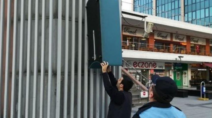 Yangın Merdiveninde Mahsur Kalan Kediyi Zabıta Ekipleri Kurtardı