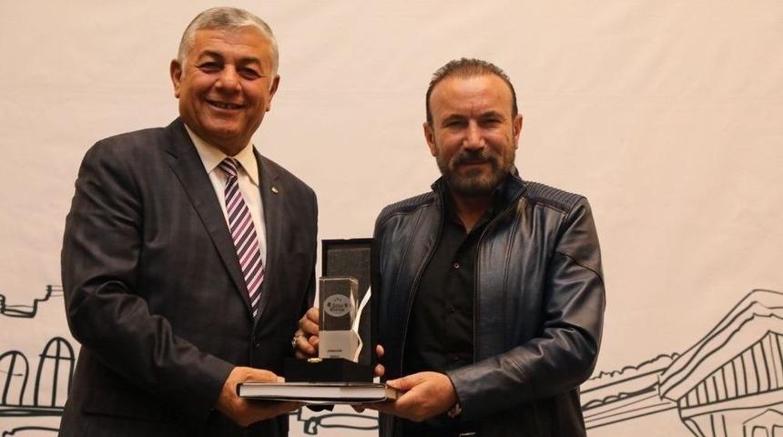 İzmit Belediyesi Ödülünü Aldı