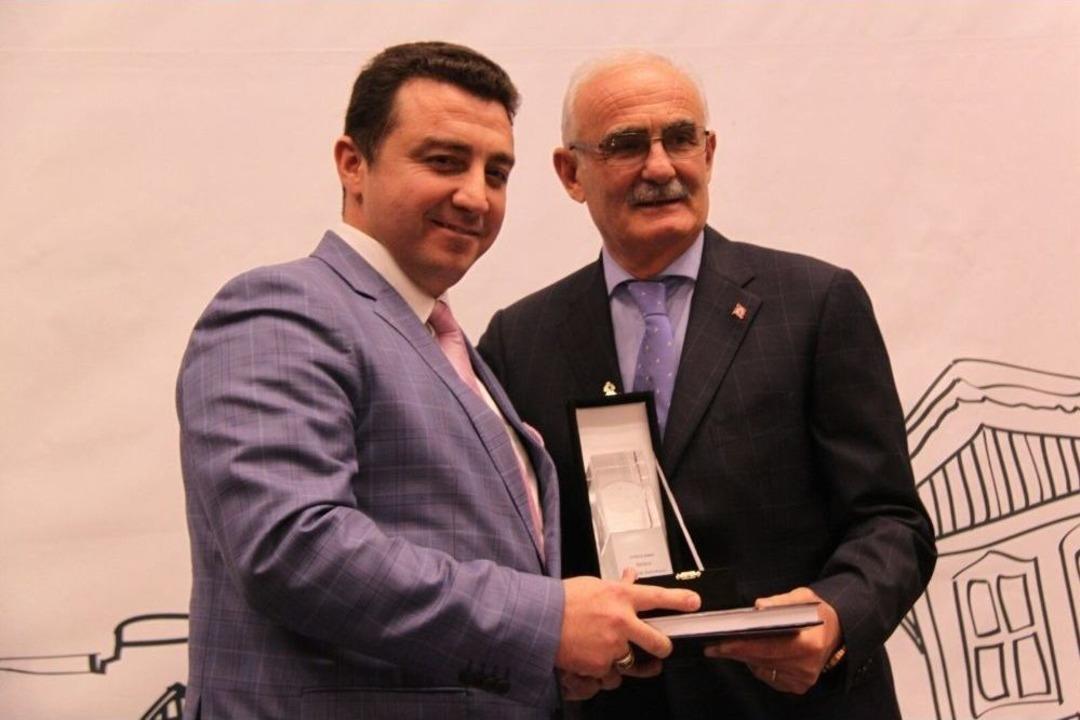 Başkan Bakıcı &Ouml;d&uuml;l&uuml;n&uuml; Tarihi Kentler Birliği Başkanı&rsquo;nın Elinden Aldı