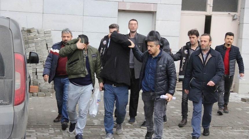 Sigara Ka&ccedil;ak&ccedil;ıları Polise Yakalanmaktan Kurtulamadı: 4 G&ouml;zaltı