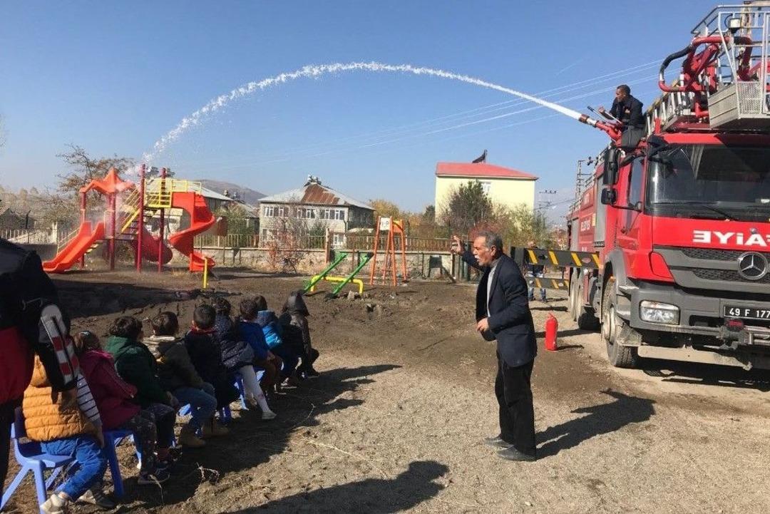 Varto Anaokulu &Ouml;ğrencilerine İtfaiye Eğitimi