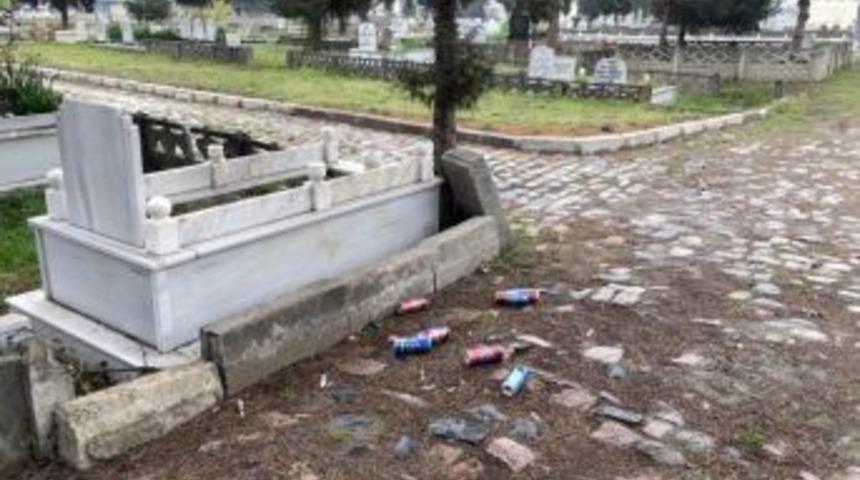 Mezarlıkta &lsquo;alkol&rsquo; Rezaleti