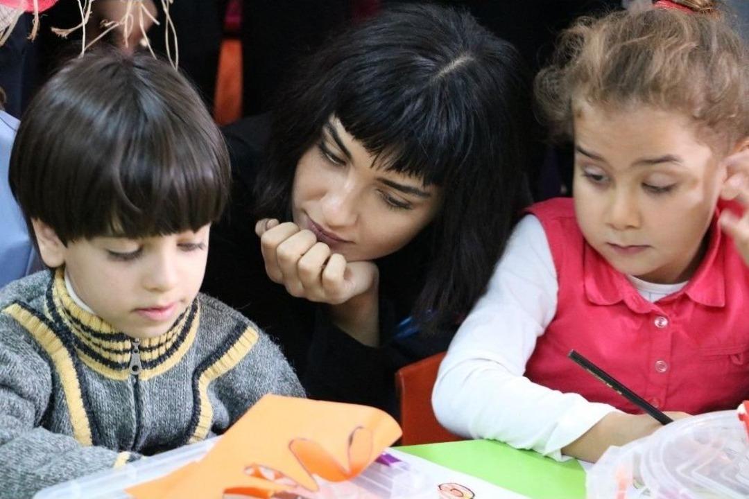 B&uuml;y&uuml;kel&ccedil;i Berger Ve Tuba B&uuml;y&uuml;k&uuml;st&uuml;n M&uuml;lteci Okulunda