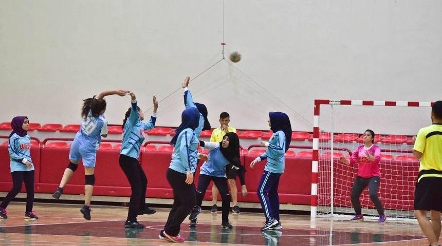 Okul Sporları M&uuml;sabakaları Hentbol Ma&ccedil;larıyla Başladı