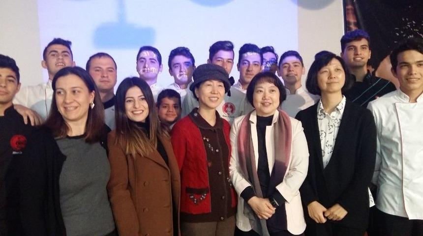 Aş&ccedil;ı Adayları Kore Yemek K&uuml;lt&uuml;r&uuml;n&uuml; &Ouml;ğrenecek