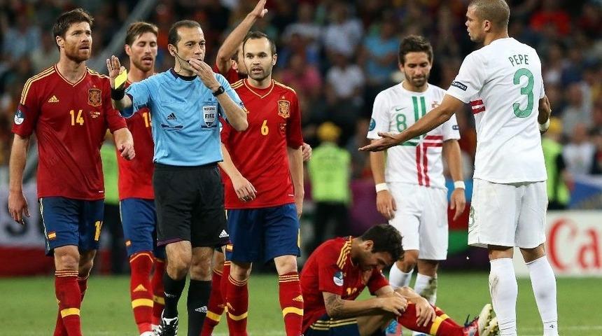 C&uuml;neyt &Ccedil;akır&rsquo;ın Uluslararası Karnesi