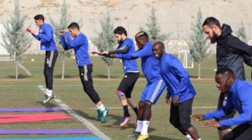 E. Yeni Malatyaspor &Ouml;zel U&ccedil;akla Alanya&rsquo;ya Gitti