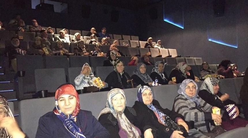 Yaşlılar İlk Kez Sinemaya Gitti